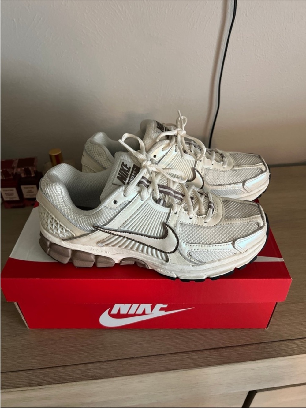 Nike Off-White/mink brown vomero Sneakers